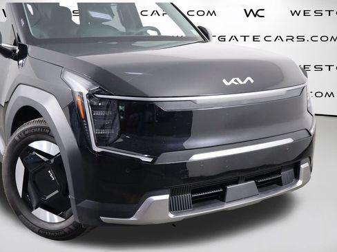 Used 2024 Kia EV9 Light Long Range RWD image 48