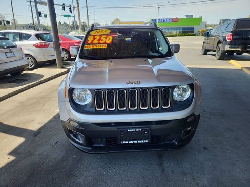 Used 2015 Jeep Renegade Latitude FWD image 2