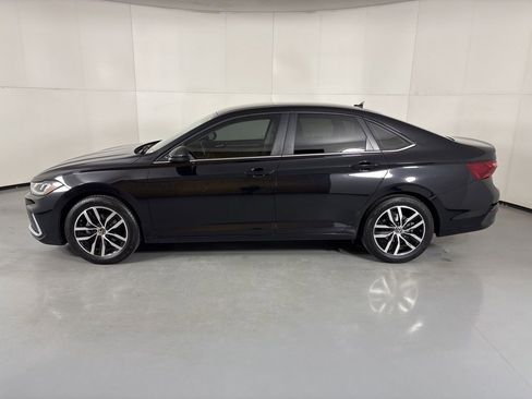 Used 2025 Volkswagen Jetta SE image 5