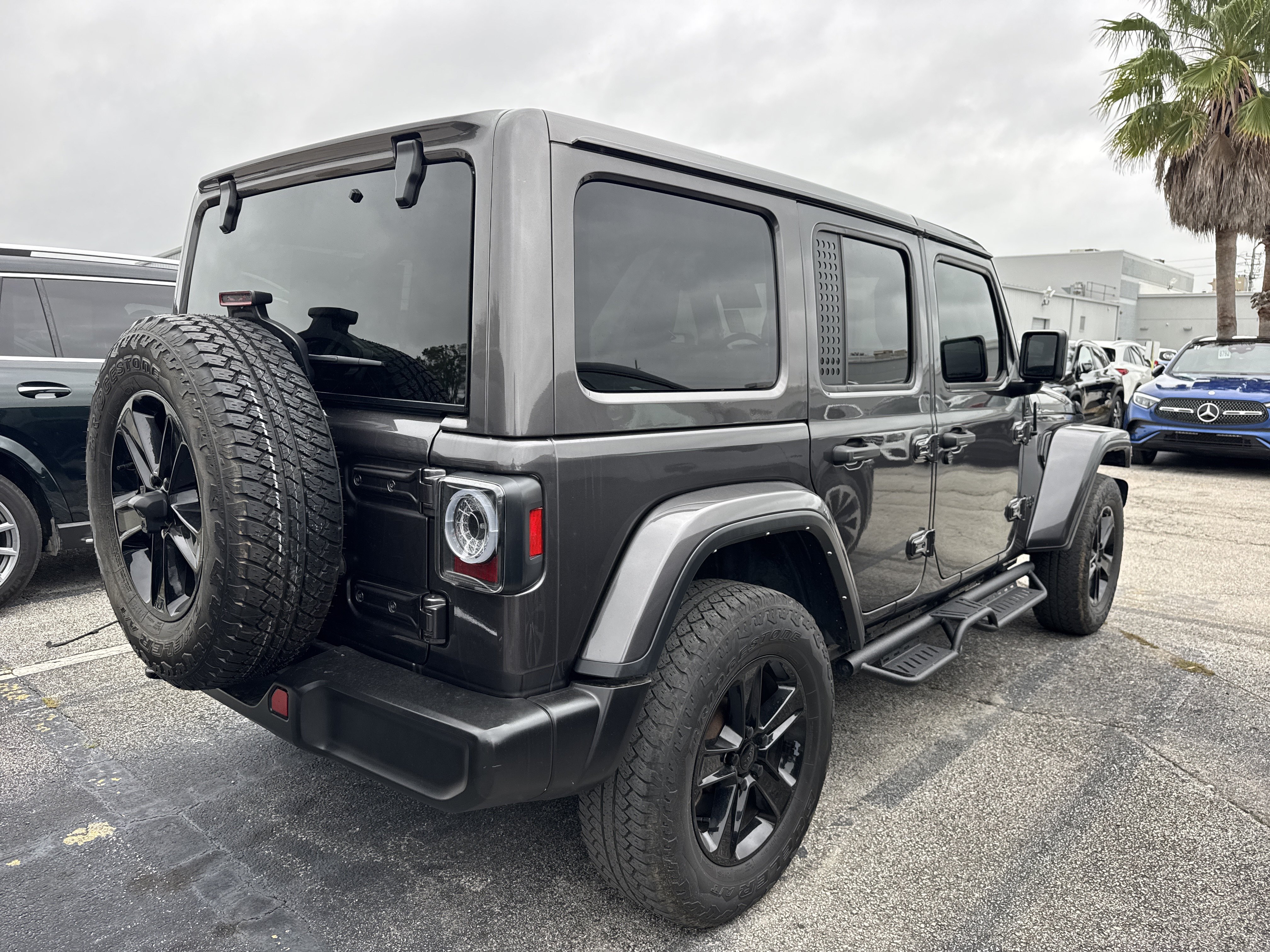 Used 2021 Jeep Wrangler Unlimited Sahara AWD/4WD image 2