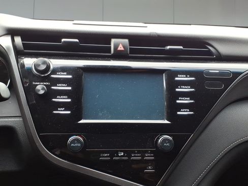 Used 2019 Toyota Camry SE FWD image 12