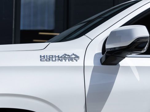 Used 2023 Chevrolet Tahoe High Country image 14