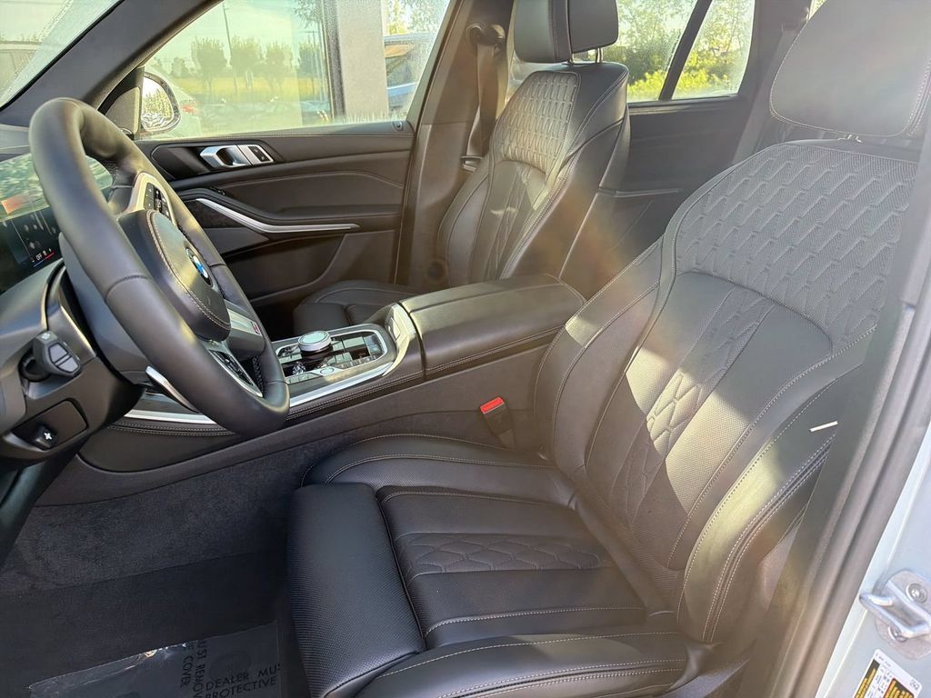 Used 2026 BMW X5 xDrive40i AWD/4WD image 9