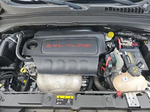 Used 2017 Jeep Renegade Latitude image 16