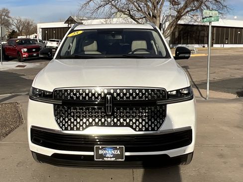 Used 2025 Lincoln Navigator L Reserve image 2