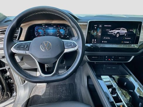 Used 2024 Volkswagen Atlas SE w/ Black Wheel Package FWD image 12