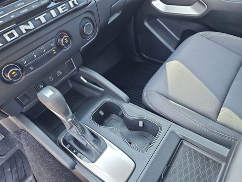 Used 2025 Nissan Frontier SV image 24