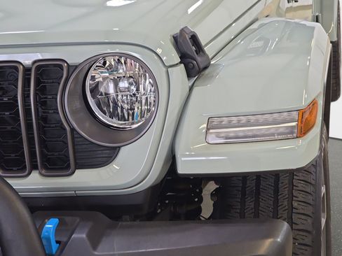 Used 2024 Jeep Wrangler Unlimited w/ Convenience Group AWD/4WD image 27