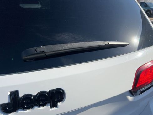 Used 2018 Jeep Grand Cherokee Altitude AWD/4WD image 34