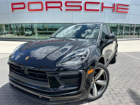 Certified 2023 Porsche Macan AWD/4WD image 1