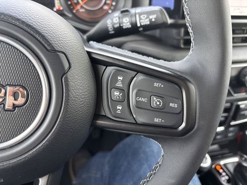 Used 2025 Jeep Wrangler Unlimited Sport AWD/4WD image 17
