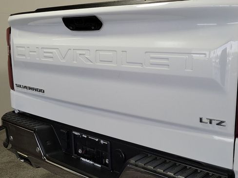 Used 2022 Chevrolet Silverado 1500 LTZ w/ LTZ Premium Package image 7