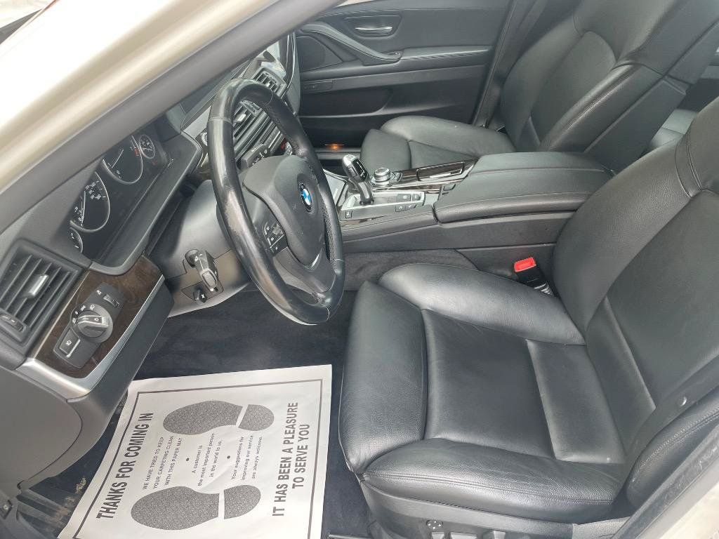 Used 2011 BMW 550i xDrive Sedan AWD/4WD image 12