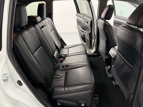Used 2016 Toyota Highlander XLE AWD/4WD image 12