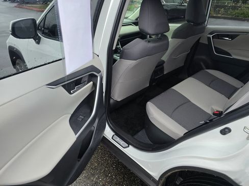 Used 2025 Toyota RAV4 XLE image 15
