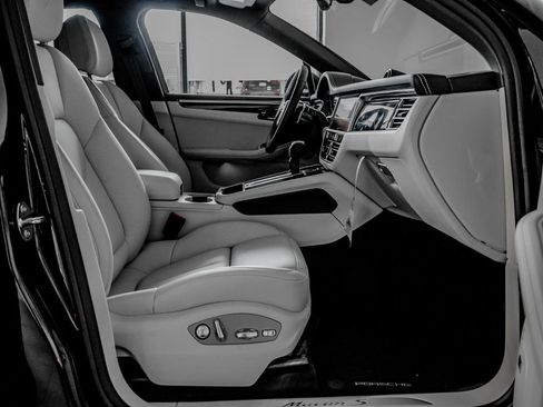 New 2026 Porsche Macan S image 28
