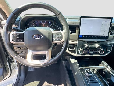 Used 2024 Ford Expedition XLT AWD/4WD image 12