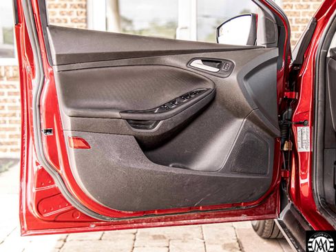 Used 2017 Ford Focus SE image 31