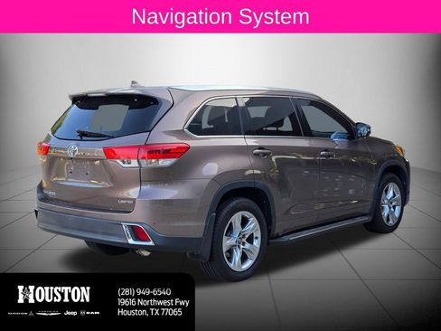 Used 2018 Toyota Highlander Limited FWD image 4