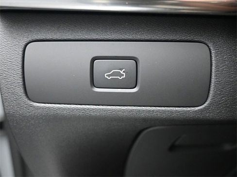 New 2026 Volvo XC90 B6 Plus w/ Protection Package Premier image 39