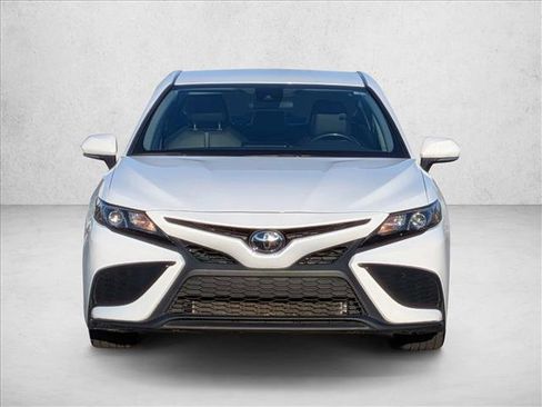 Used 2023 Toyota Camry SE image 2
