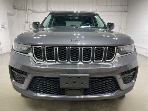 Used 2023 Jeep Grand Cherokee Laredo w/ Luxury Tech Group I AWD/4WD image 2