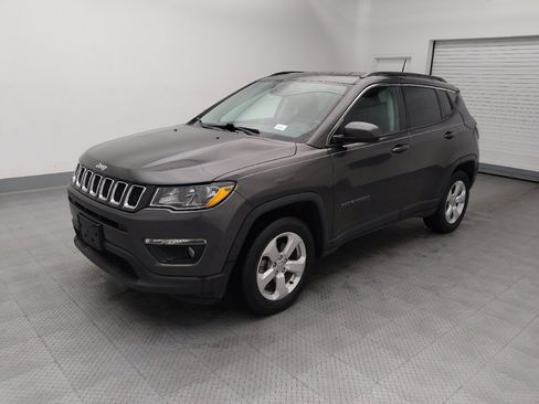 Used 2018 Jeep Compass Latitude FWD image 2