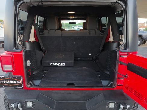 Used 2018 Jeep Wrangler Unlimited Sahara AWD/4WD image 19