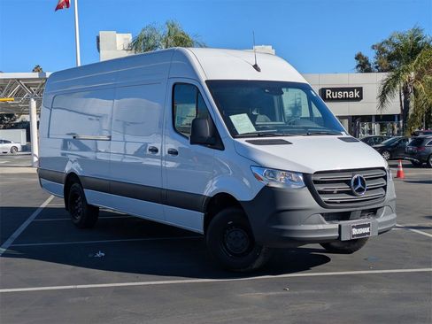 Used 2024 Mercedes-Benz Sprinter 3500 image 15
