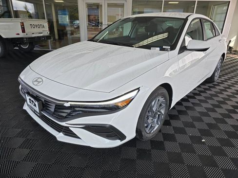 New 2026 Hyundai Elantra Hybrid FWD image 7