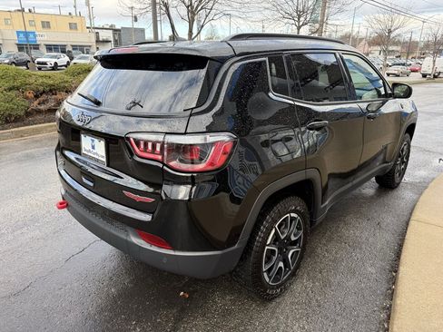 Used 2024 Jeep Compass Trailhawk image 8