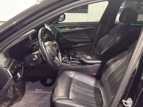 Used 2021 BMW M550i xDrive w/ Executive Package image 6