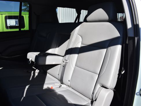 Used 2019 Chevrolet Suburban LT image 28