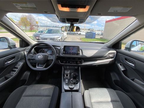 Used 2025 Nissan Rogue SV image 31