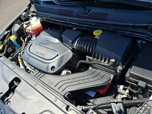 Certified 2023 Chrysler Pacifica Touring-L FWD image 30