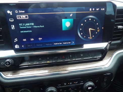 Used 2023 Chevrolet Silverado 1500 LT image 17