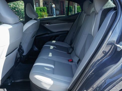 Used 2025 Toyota Camry SE image 33