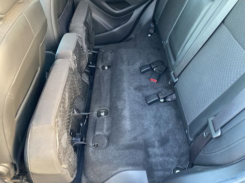 Used 2021 Buick Encore Preferred image 35