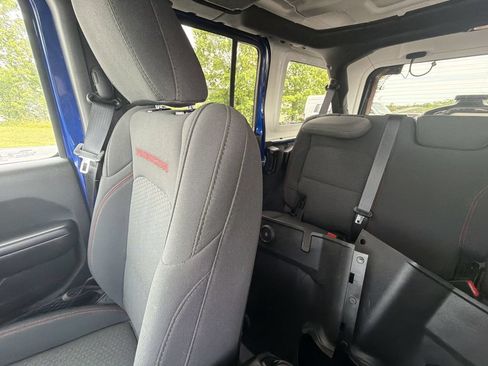 Used 2019 Jeep Wrangler Unlimited Rubicon AWD/4WD image 12