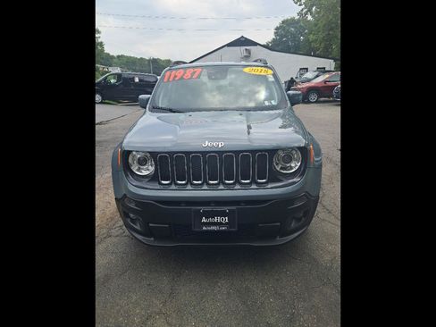 Used 2018 Jeep Renegade Latitude w/ UConnect 8.4 Nav Group FWD image 2