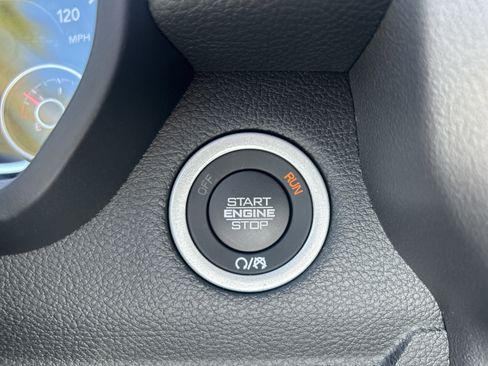 New 2026 RAM 1500 4x4 Crew Cab image 43