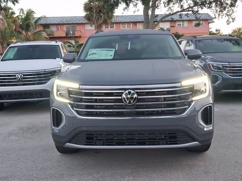 New 2026 Volkswagen Atlas SE FWD image 2
