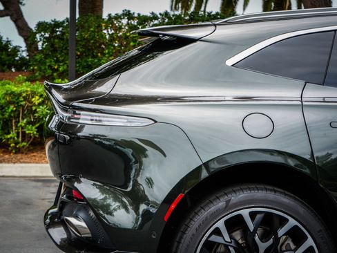 Used 2022 Aston Martin DBX AWD/4WD image 31