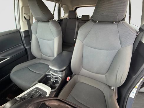 Used 2021 Toyota RAV4 LE AWD/4WD image 13