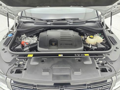 Used 2025 Land Rover Range Rover Sport SE AWD/4WD image 16