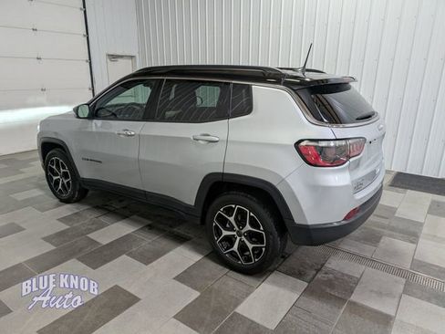 Used 2025 Jeep Compass Limited AWD/4WD image 2