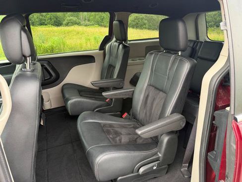Used 2017 Dodge Grand Caravan SXT FWD image 16