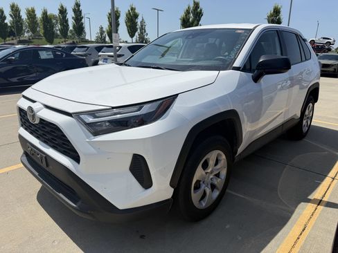 Used 2025 Toyota RAV4 LE AWD/4WD image 1
