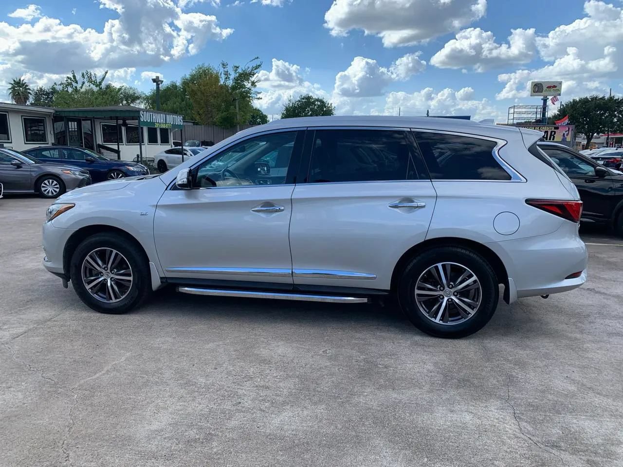Used 2017 INFINITI QX60 FWD w/ Premium Plus Package image 9