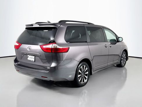 Used 2019 Toyota Sienna XLE image 5